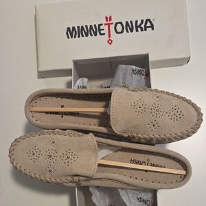 Minnetonka Tan Suede Moccasins with Braided Trim Sz 9.5 New W/box
